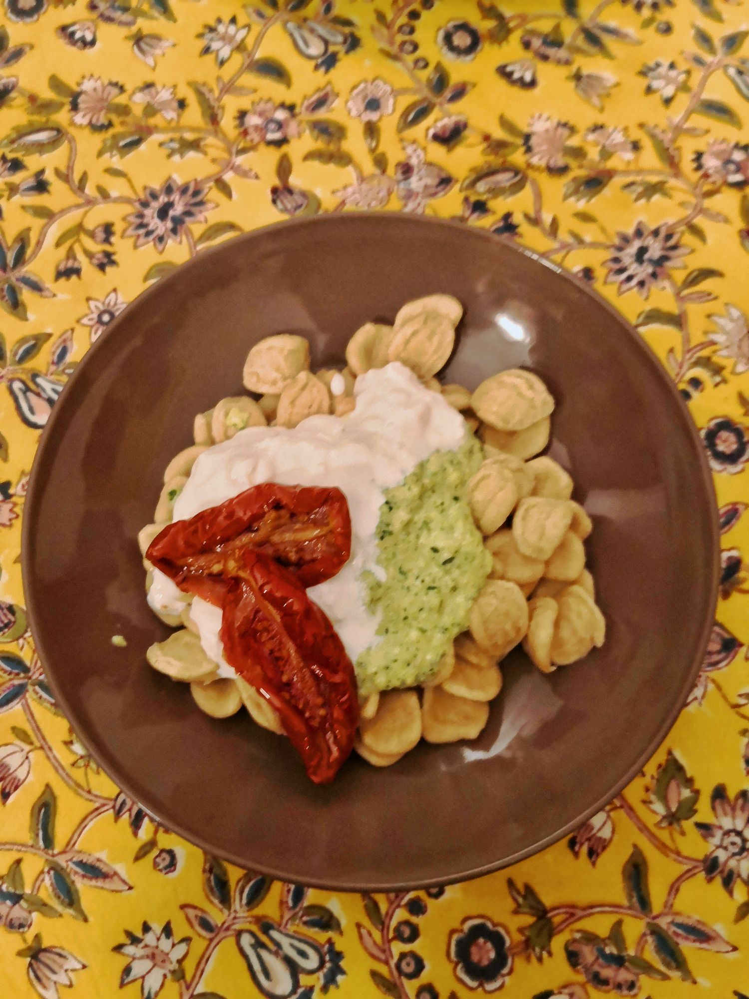 pasta pomodorini secchi e burrata